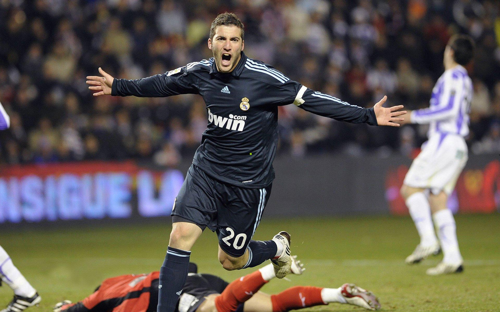 开云官方平台|爷青回！穆里奇蛰伏千日中超再绽光芒，豪言十球目标重燃绿茵梦